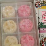 伊集院まんじゅうは丸に十の字の形をした美味しいお菓子です。