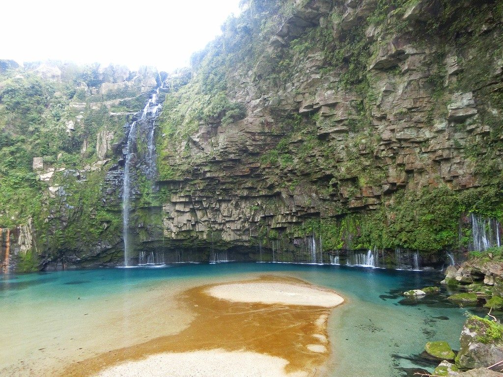 南大隅町の雄川の滝の遊歩道の先にはエメラルドグリーンの滝つぼ 鹿児島の歩き方