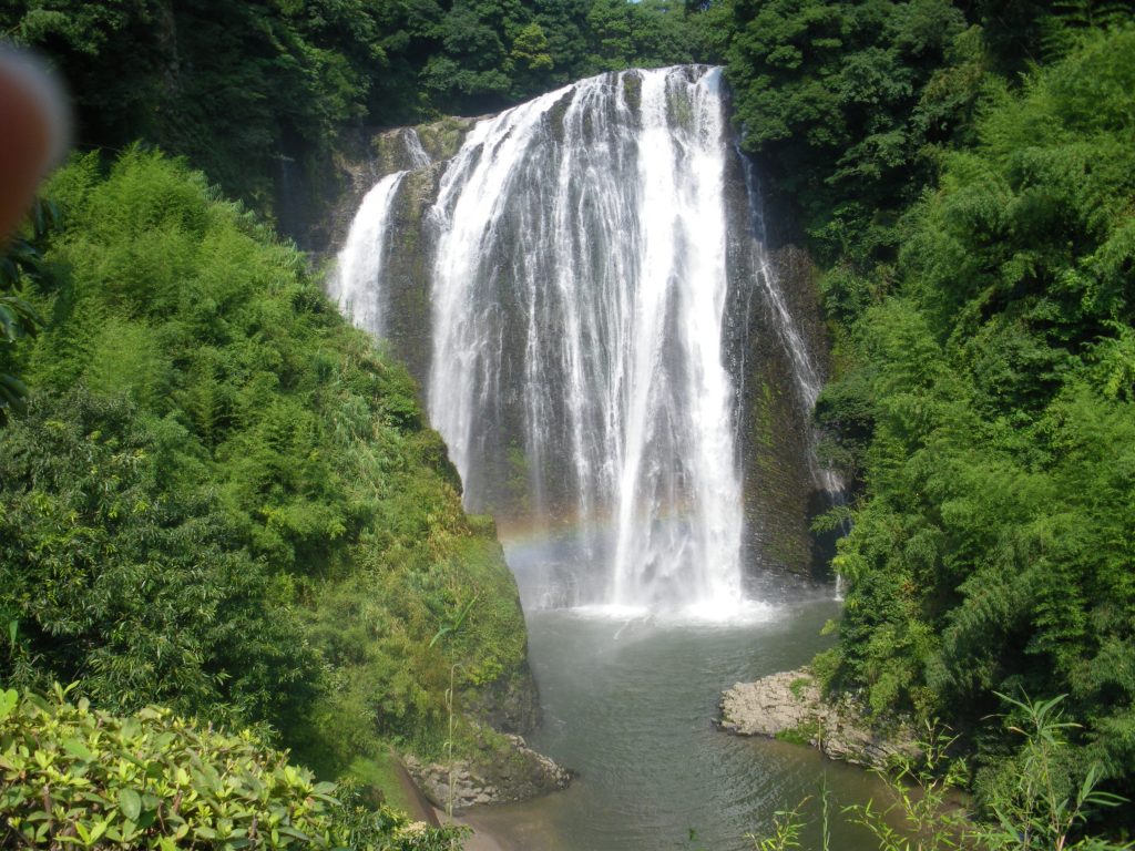 日本の滝百選の龍門滝も近くです。