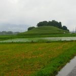横瀬古墳は畑の中にたたずむ前方後円墳の美しい古墳。