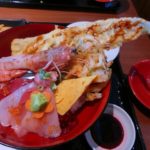 川内とれたて市場にある薩摩海食堂のはみだす海鮮丼は黒潮の恵み。