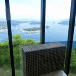 長島町にある針尾公園のビューポイントはガラス張りの空中展望トイレだった。