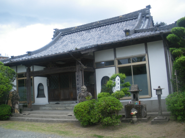 妙円寺は徳重神社のそばに再建されていました。