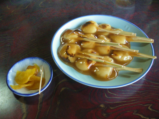 鹿児島の郷土菓子のじゃんぼ餅です