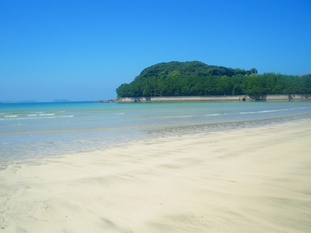砂浜はまるでプライベートビーチのようです。