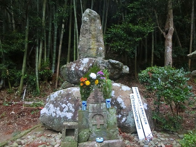 島津豊久公のお墓に手を合わせました。