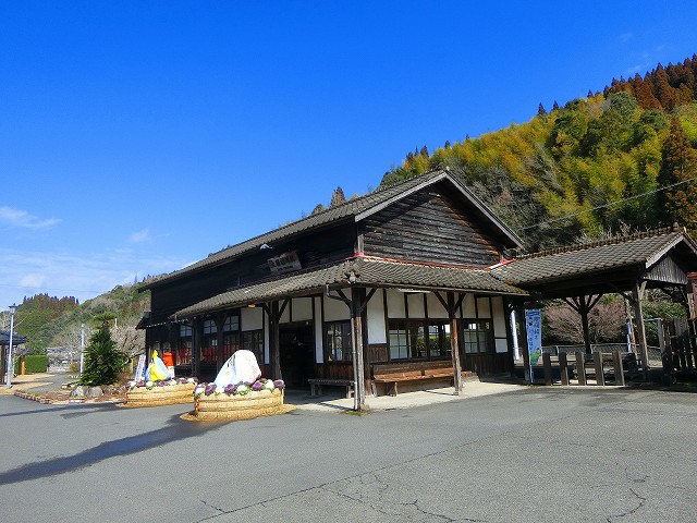 鹿児島県最古のJR木造駅舎の大隅横川駅です