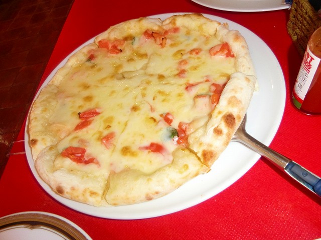 美味しいピザもボリュームいっぱい。