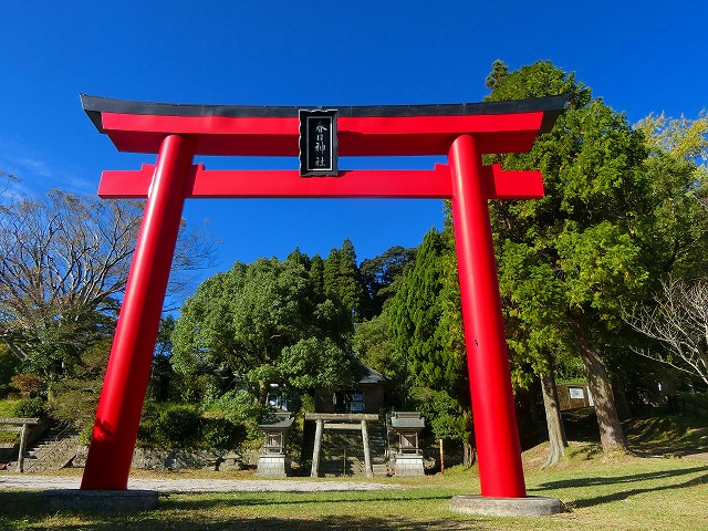 鶴丸城の麓にある春日神社の鳥居です。