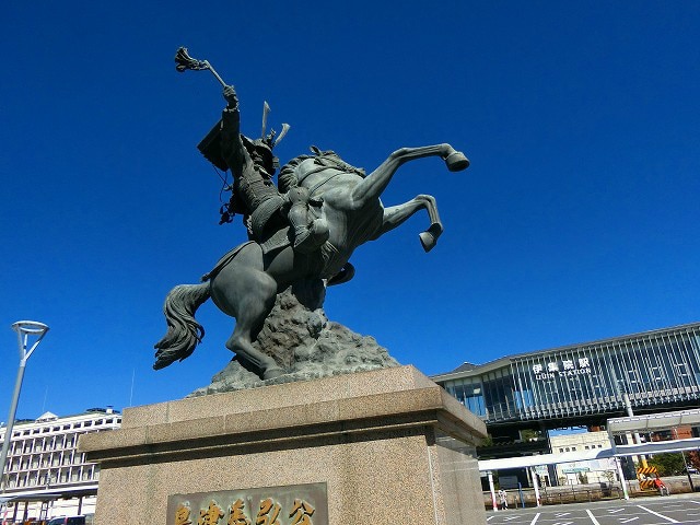 JR伊集院駅の島津義弘公の騎馬像です。