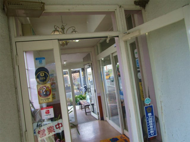 レストラン竹の子の入口は風除室です
