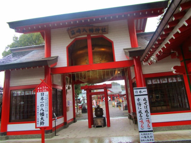 箱崎八幡神社の神門にある日本一の大鈴です