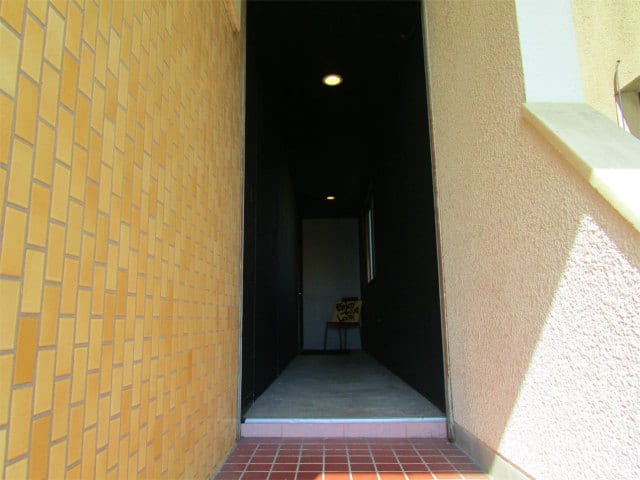 長い廊下の先にサードコアーキングスペース